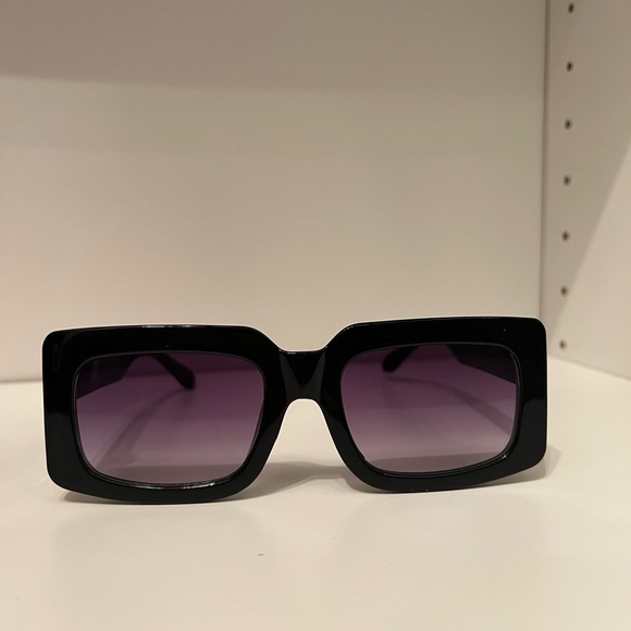 Sunglasses New - Picture 2 of 2